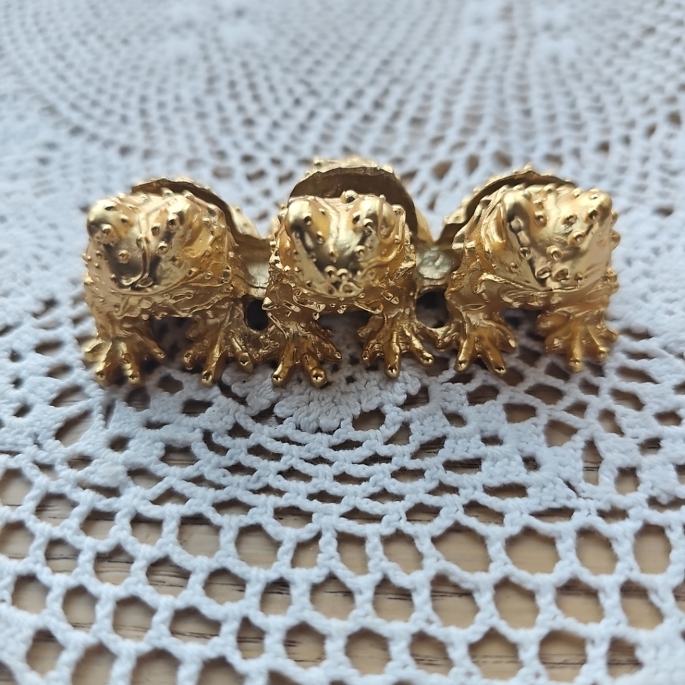 Three Tode/Frog Card Holder, Very Heavy. Gold Tone No Stamp